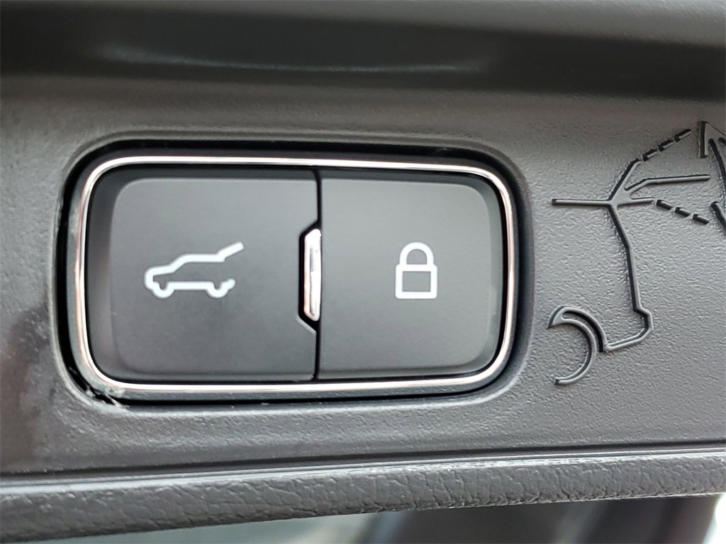 Used 2025 Ford Explorer ST-Line image 32