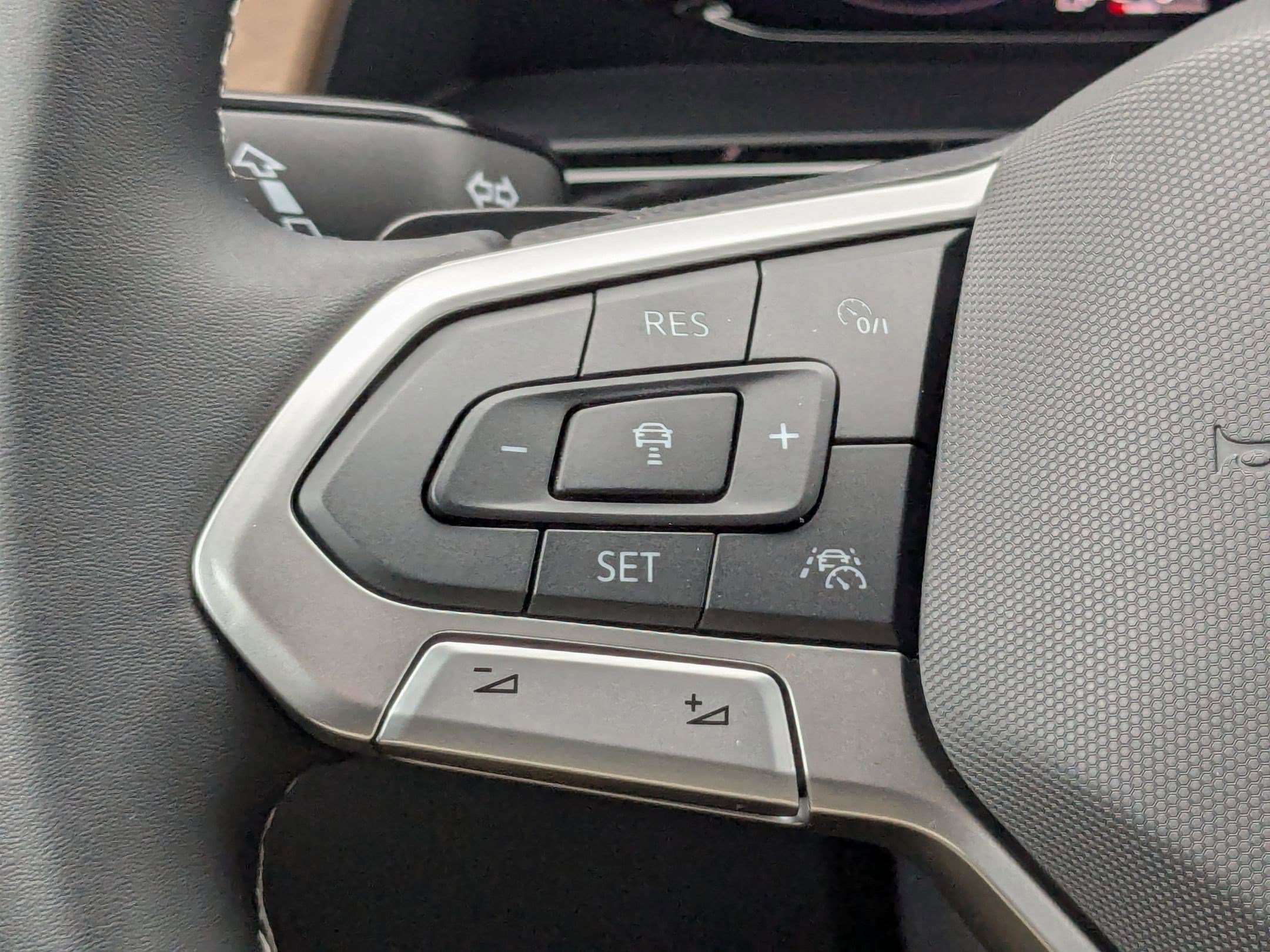 New 2026 Volkswagen Atlas SE image 18