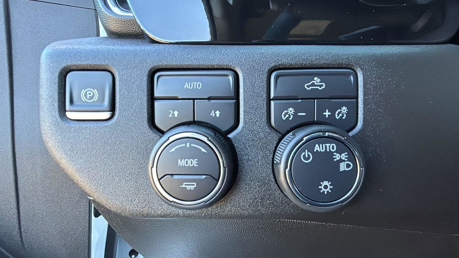 Used 2025 Chevrolet Silverado 1500 LT image 14