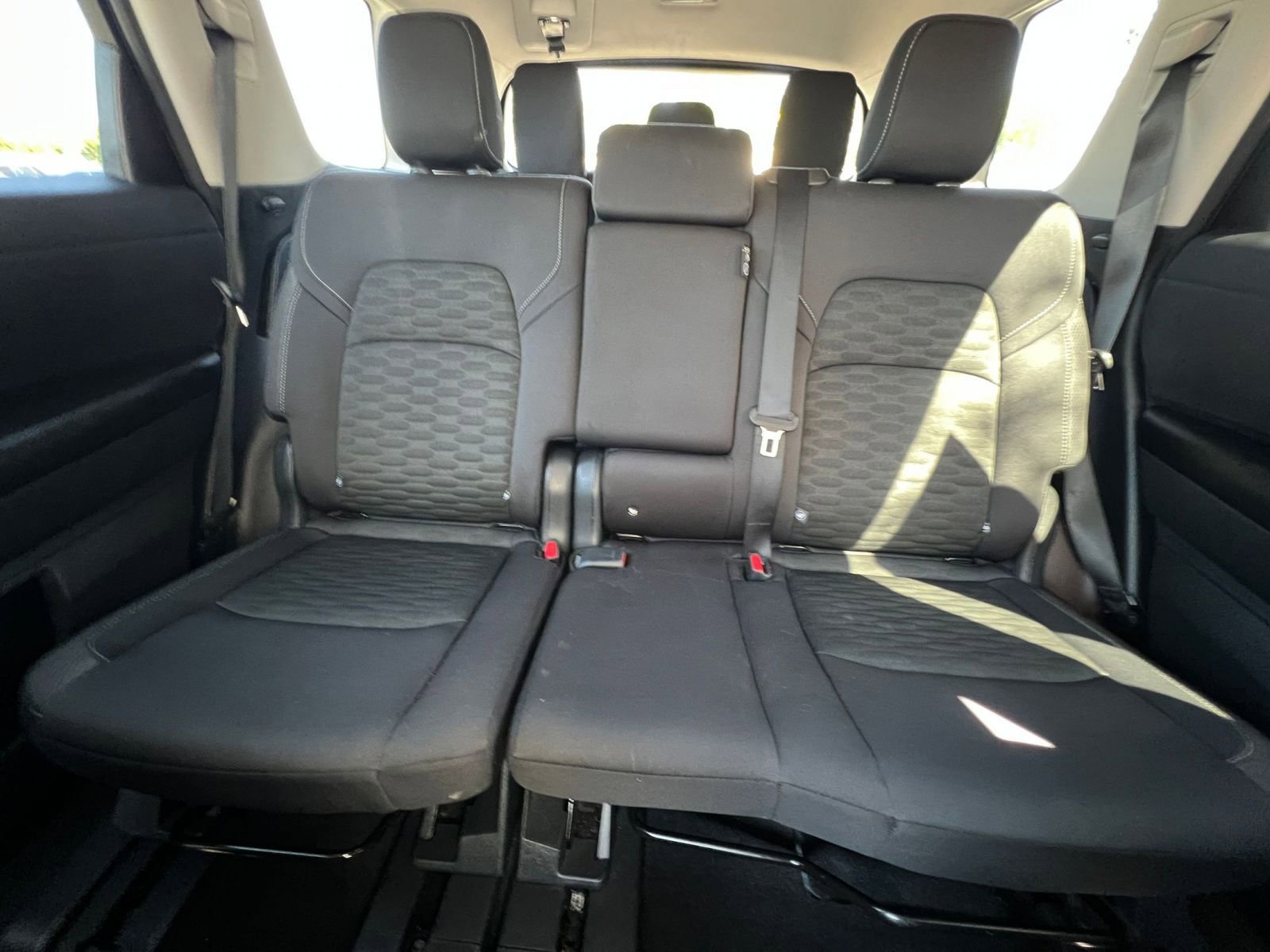 Used 2025 Nissan Pathfinder SV AWD/4WD image 40