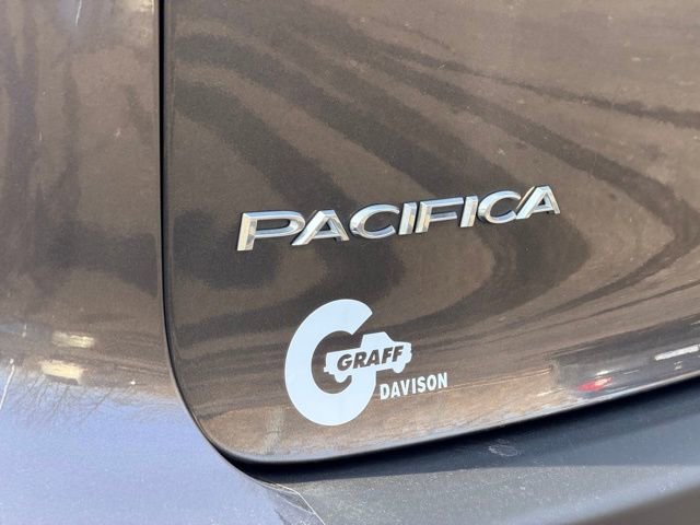 Used 2023 Chrysler Pacifica Touring-L image 29