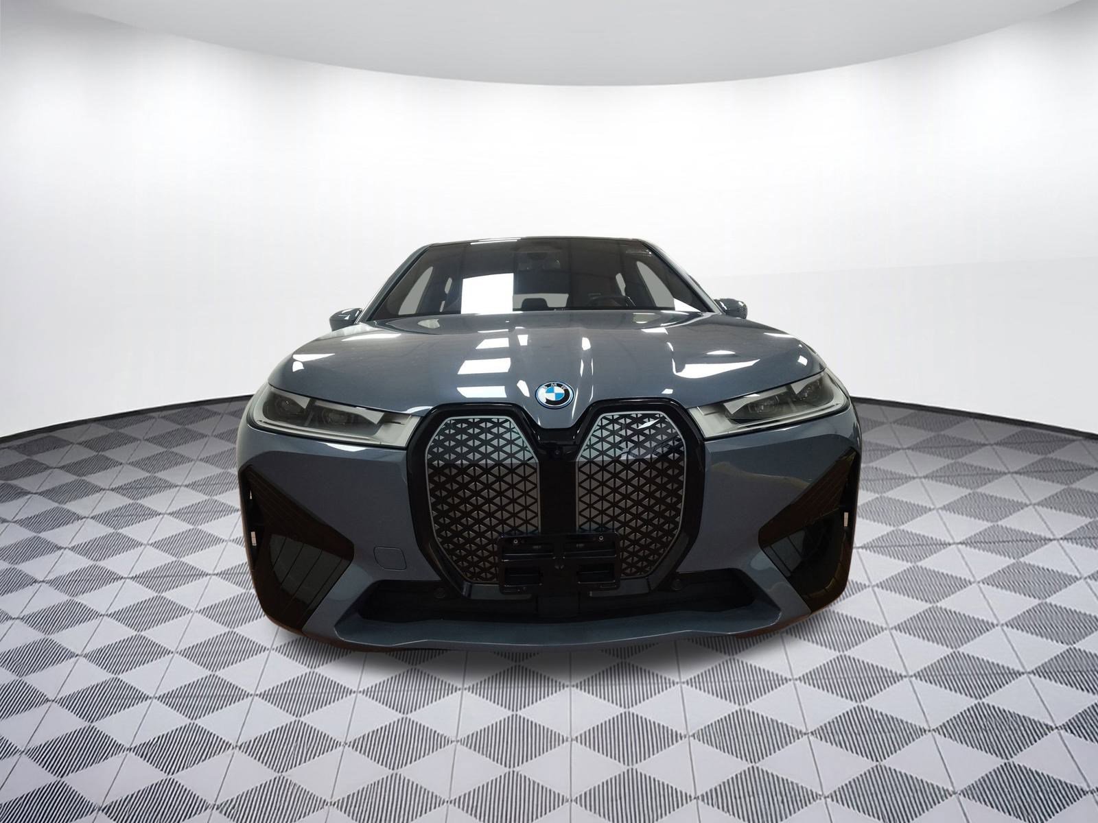 Used 2023 BMW iX xDrive50 w/ Ultimate Package 2 image 5