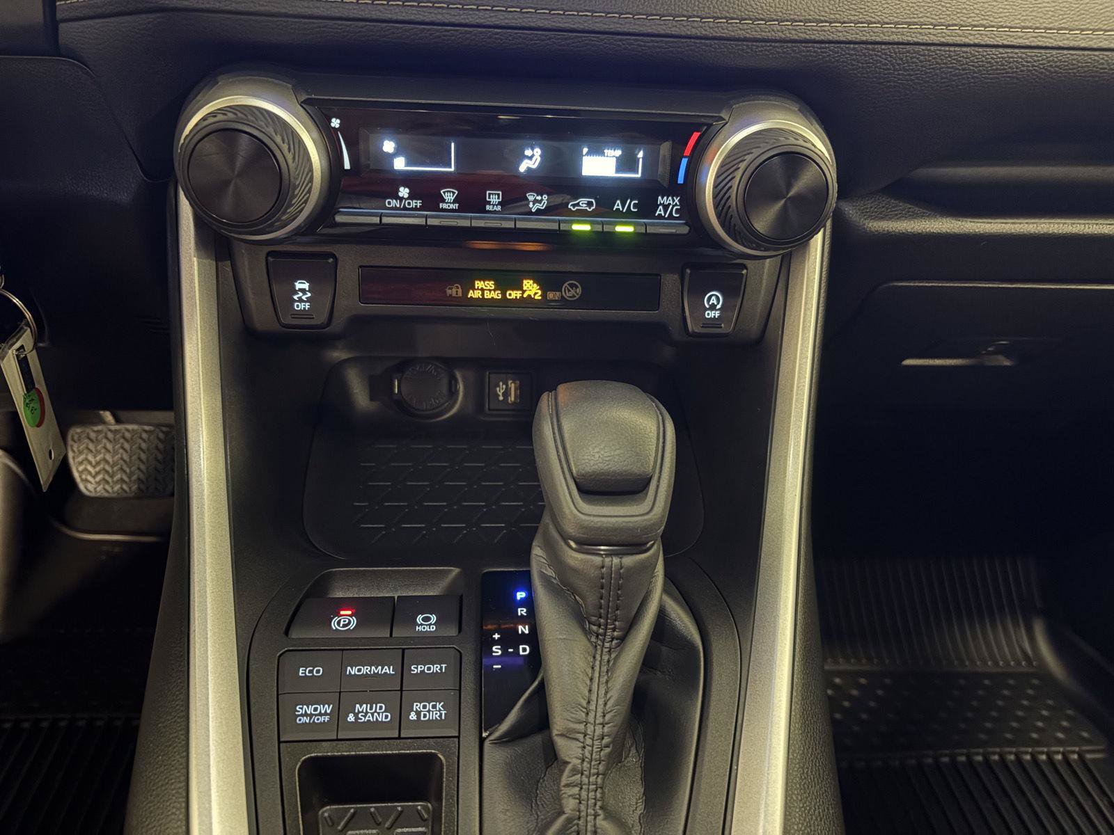 Used 2023 Toyota RAV4 LE AWD/4WD image 18