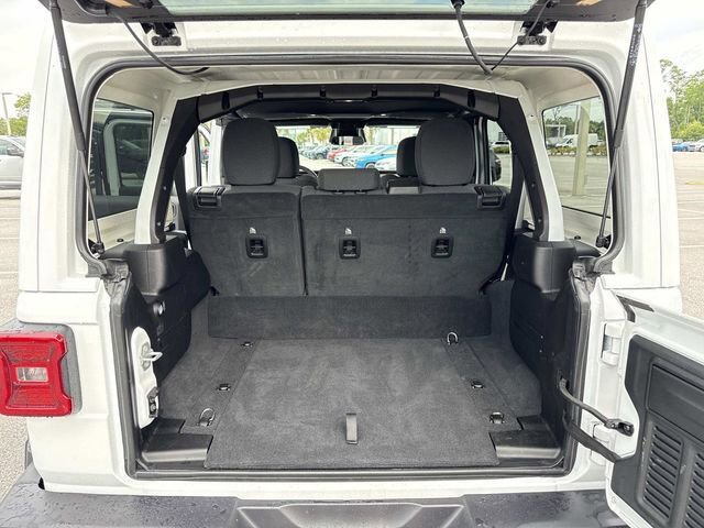 Used 2025 Jeep Wrangler Unlimited Sahara AWD/4WD image 35