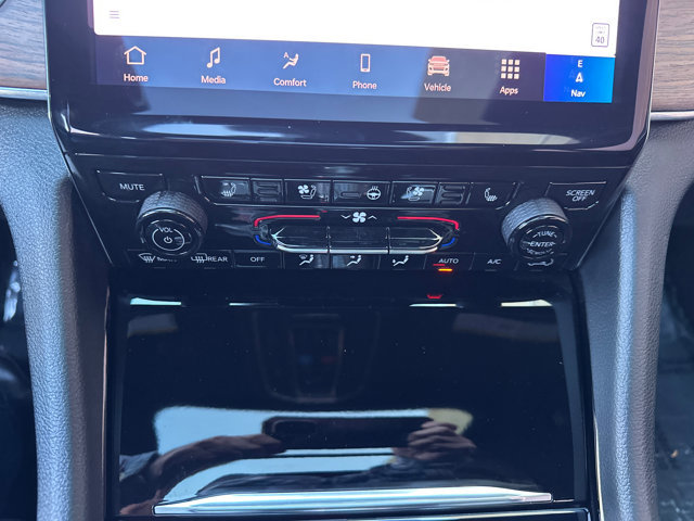 Used 2025 Jeep Grand Cherokee Summit w/ Obsidian Package image 22