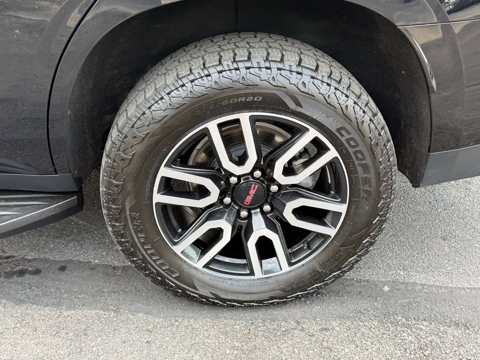 Used 2023 GMC Yukon AT4 image 10