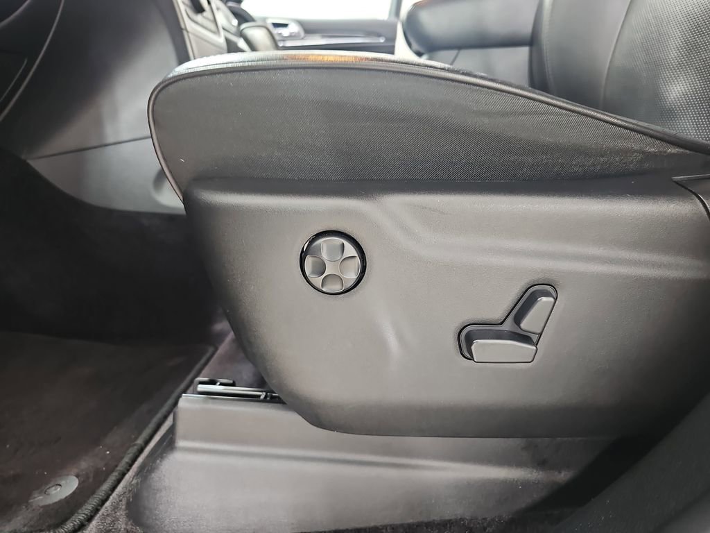 Used 2018 Jeep Grand Cherokee Overland image 34