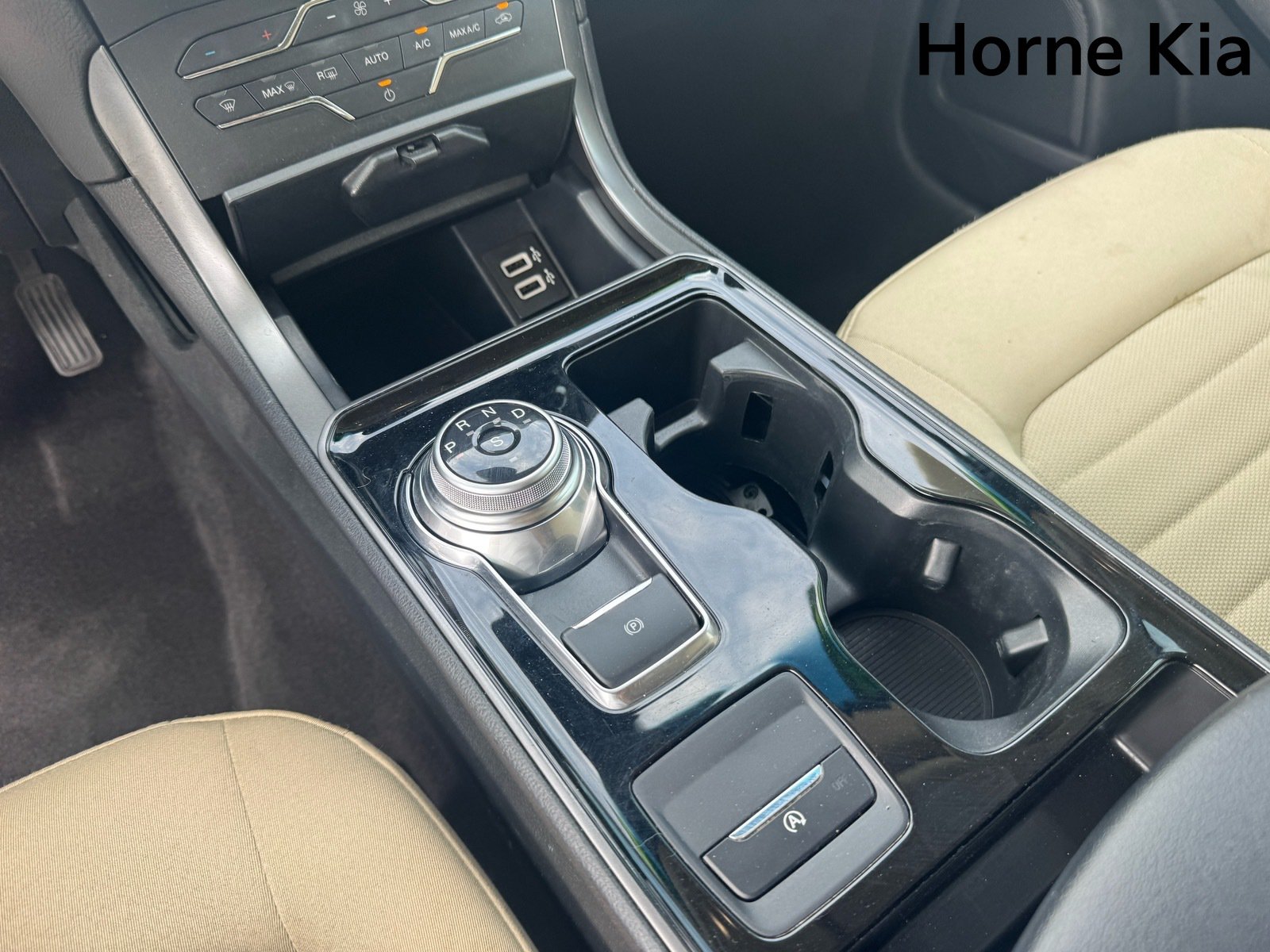 Used 2020 Ford Edge SE FWD image 24