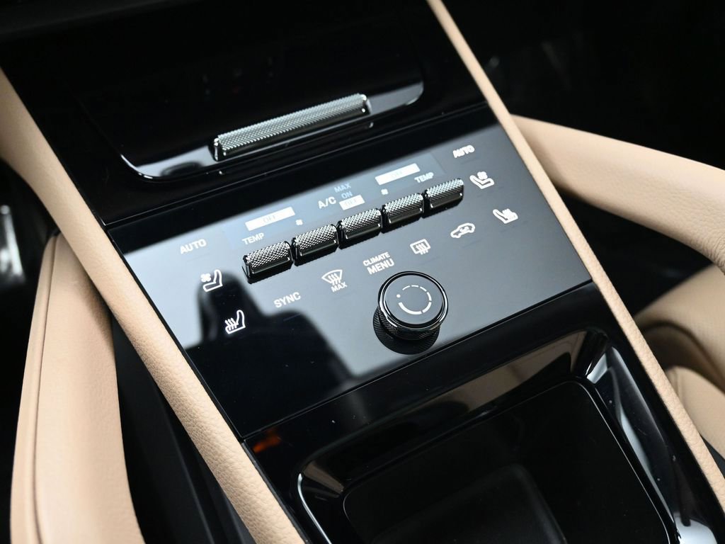 Used 2025 Porsche Cayenne image 23