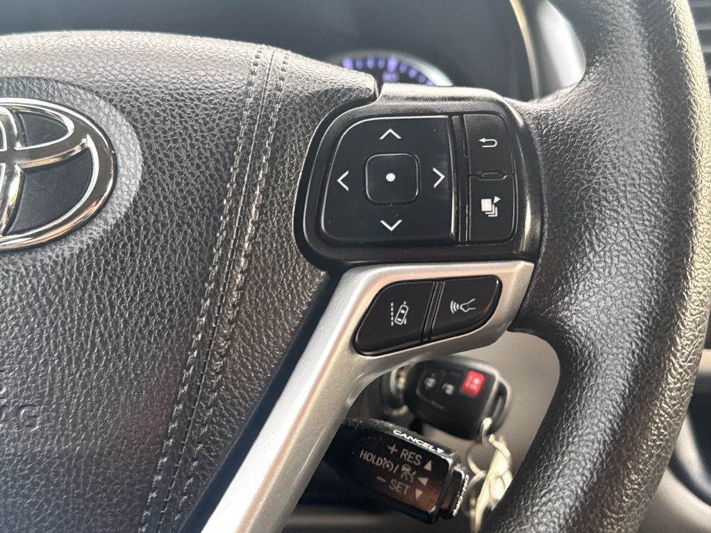 Used 2019 Toyota Highlander LE AWD/4WD image 21