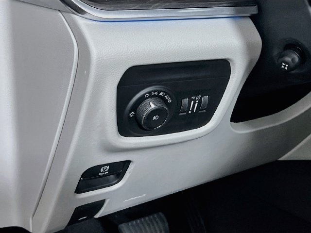 Used 2022 Jeep Grand Cherokee L Overland AWD/4WD image 9