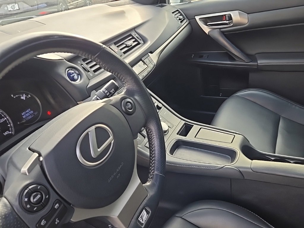 Used 2015 Lexus CT 200h image 11