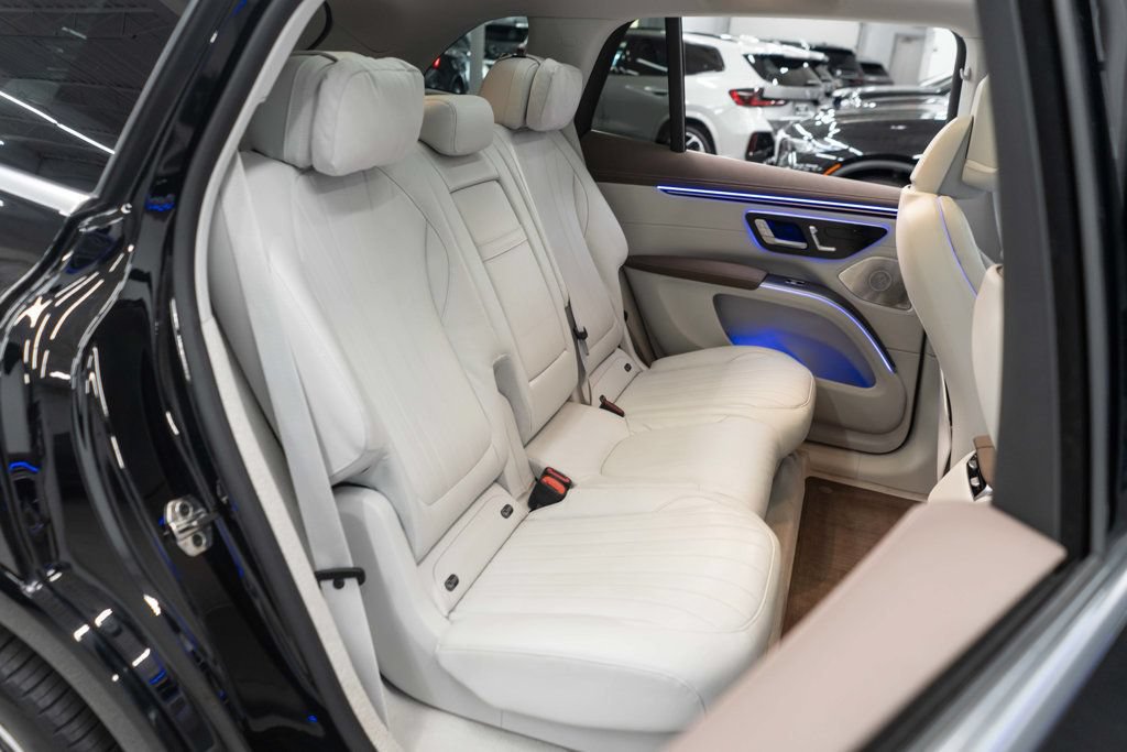 Used 2023 Mercedes-Benz EQS 580 4MATIC SUV image 12
