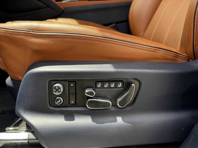 Used 2023 Bentley Bentayga Extended Wheelbase image 20