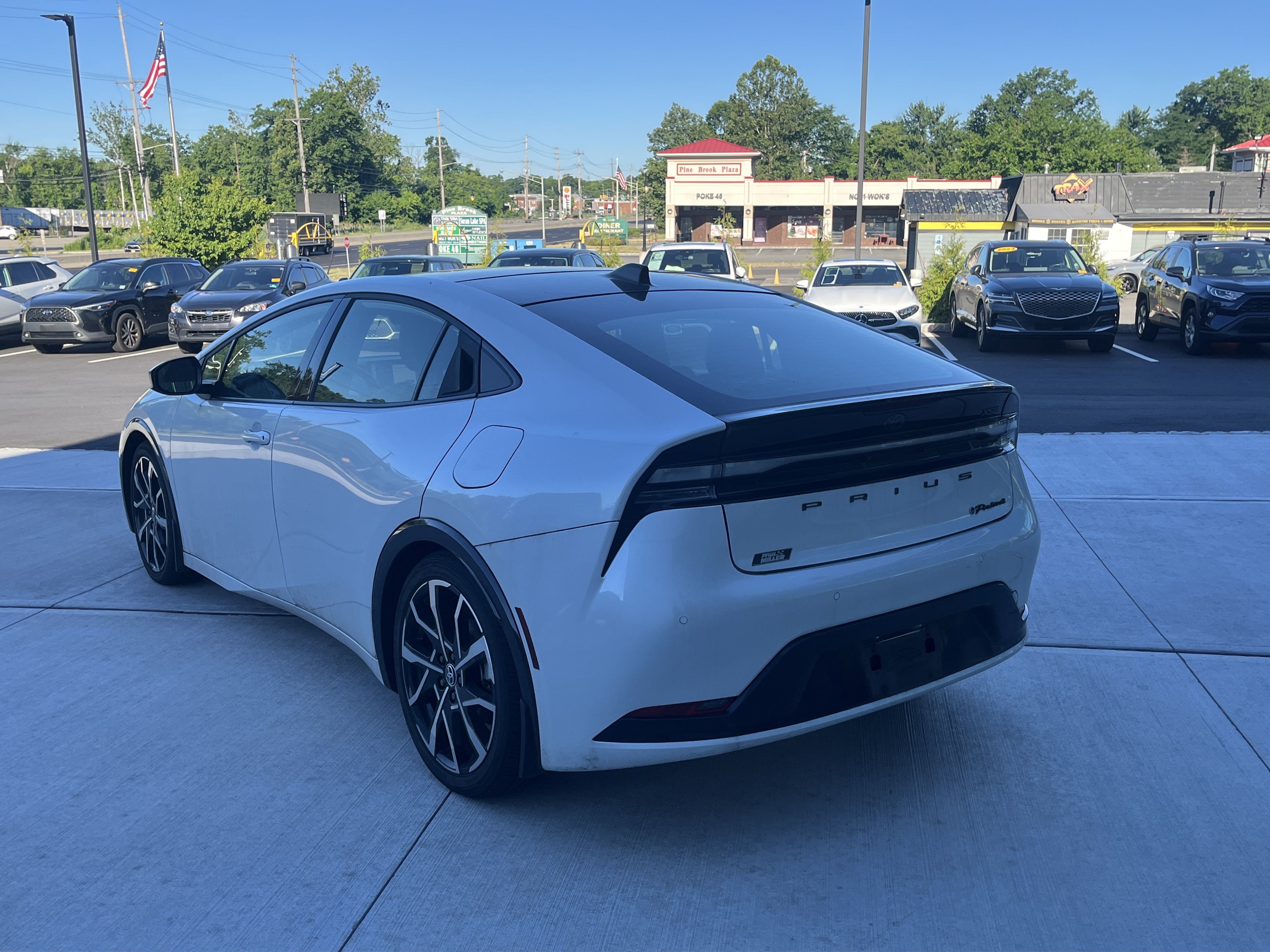 Certified 2023 Toyota Prius Prime FWD image 4