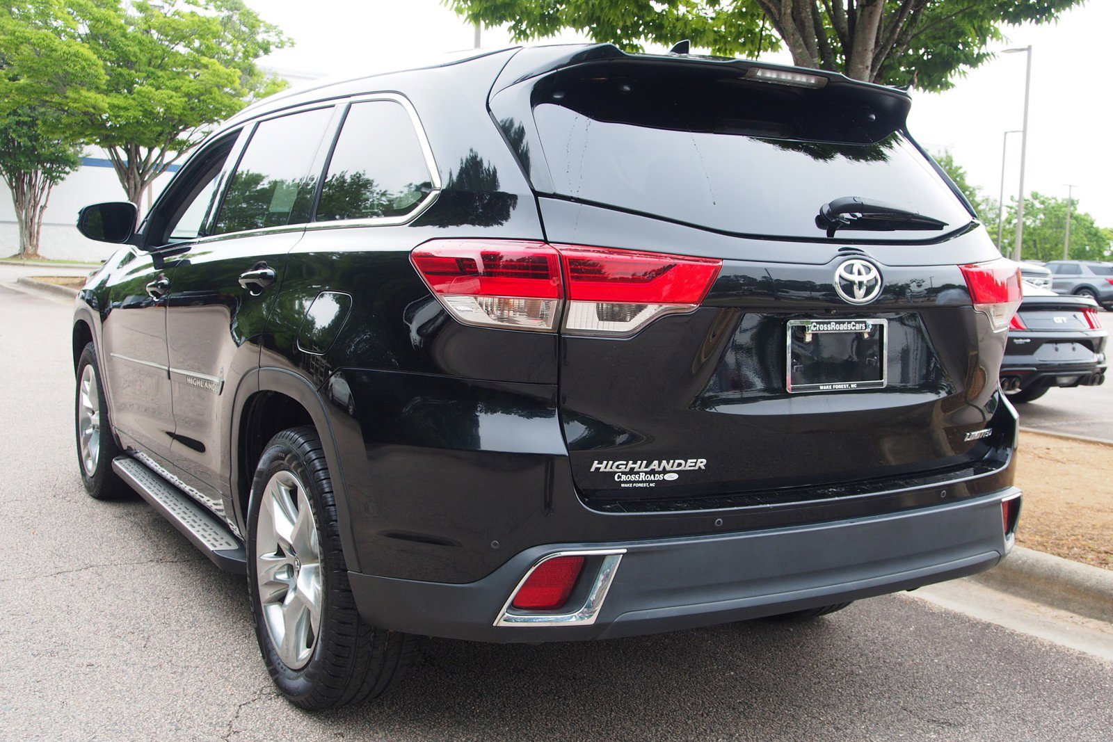 Used 2019 Toyota Highlander Limited FWD image 5