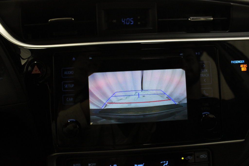 Used 2018 Toyota Corolla LE FWD image 3