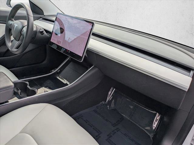 Used 2020 Tesla Model 3 Standard Range Plus image 23