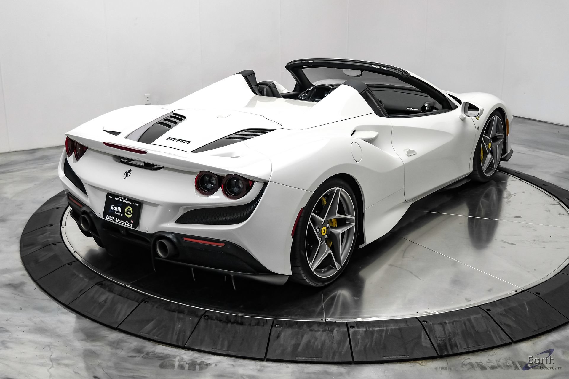 Used 2022 Ferrari F8 Tributo RWD image 24