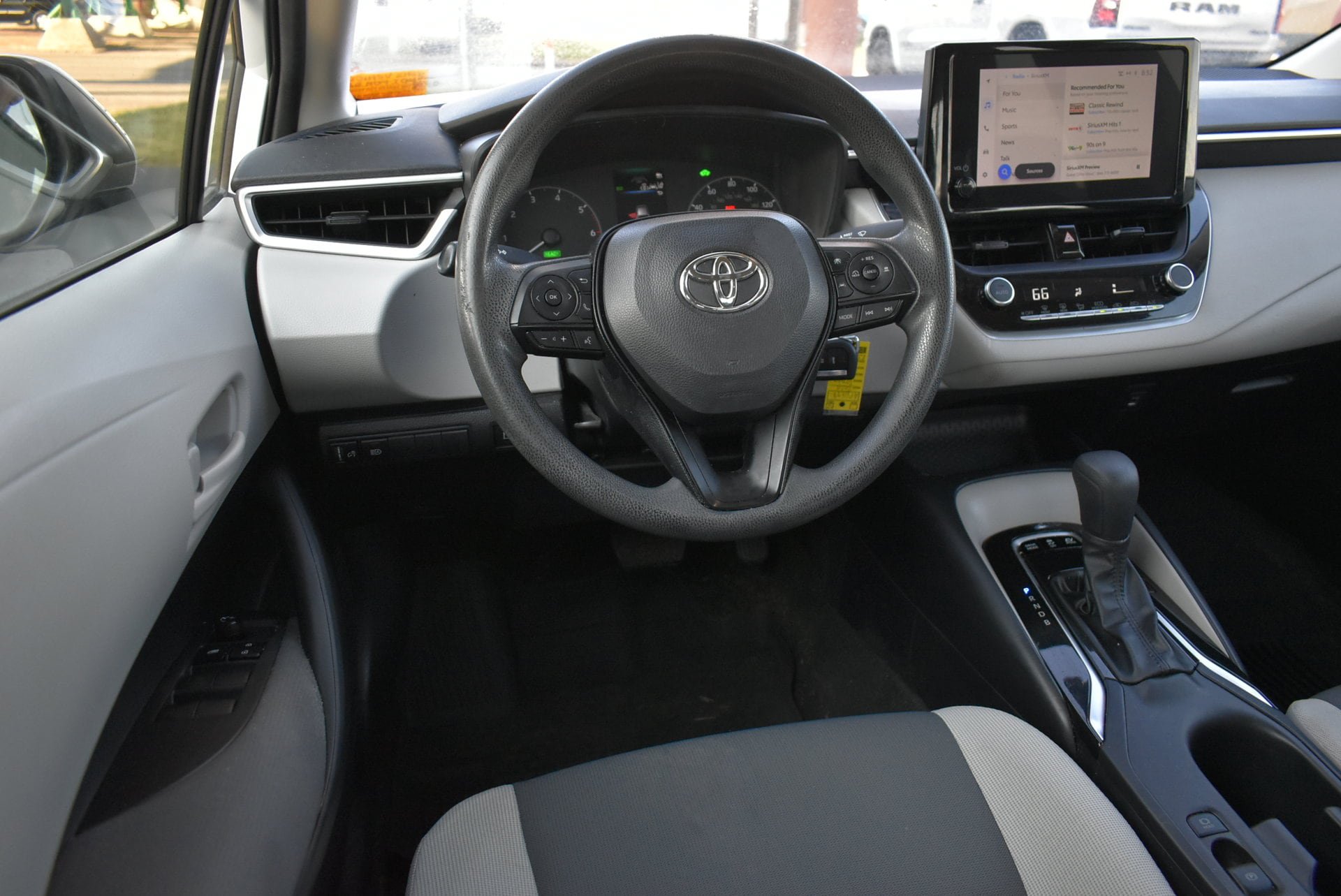 Used 2023 Toyota Corolla LE FWD image 15