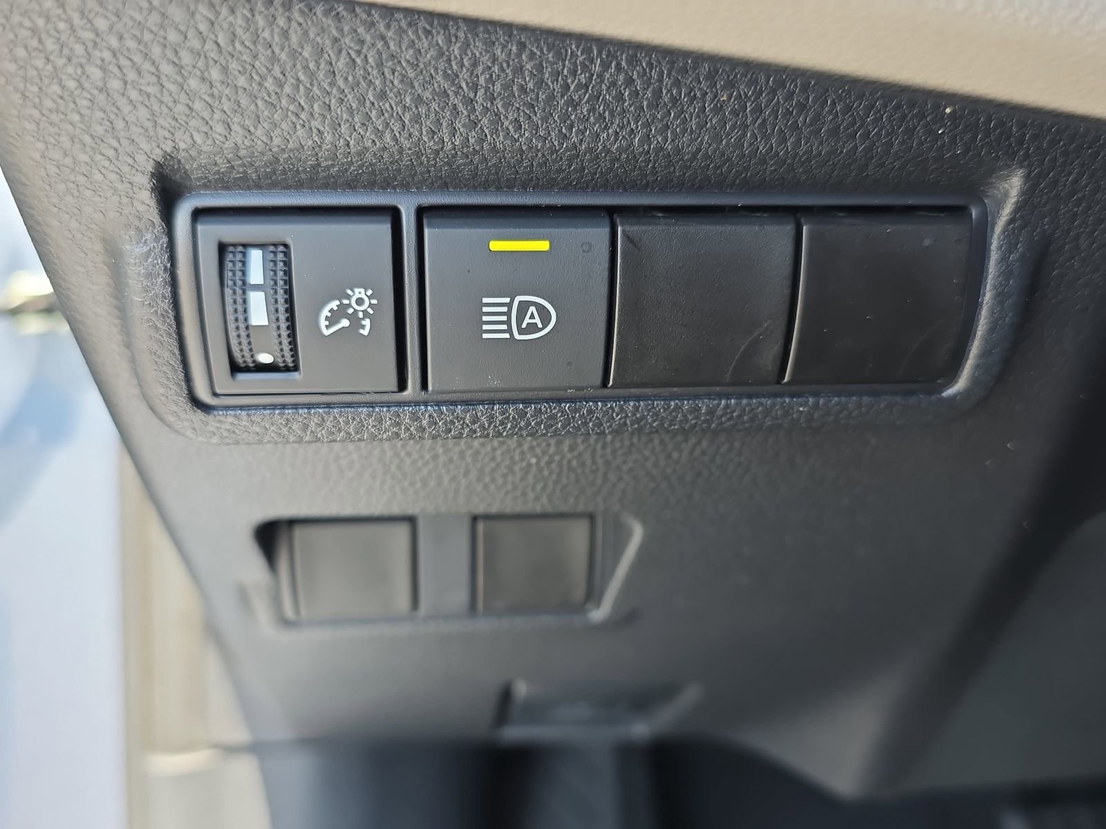 Used 2024 Toyota Corolla Cross L FWD image 25