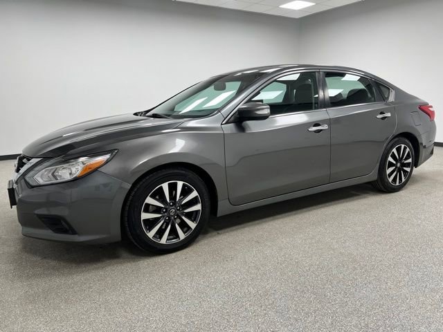 Used 2017 Nissan Altima 2.5 SL w/ Moonroof Package image 6