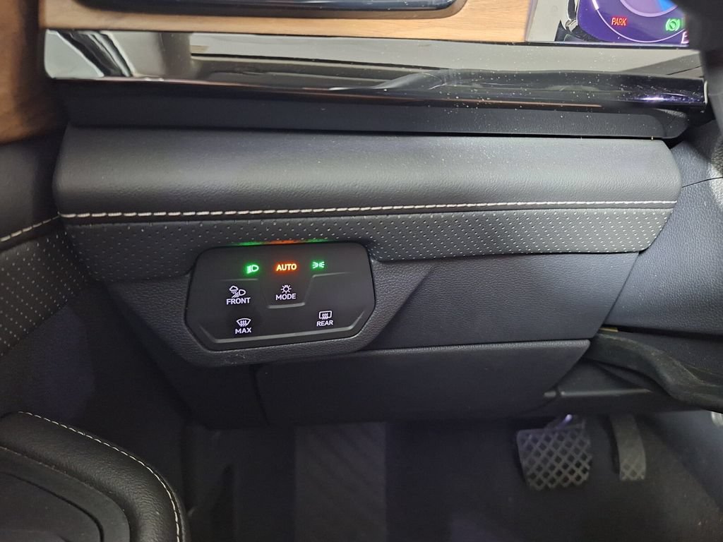 Used 2025 Volkswagen Atlas SE FWD image 21