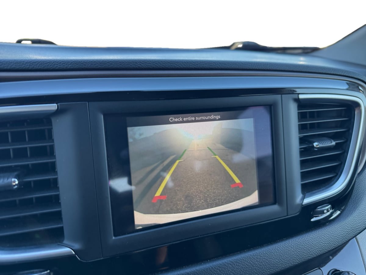 Used 2021 Chrysler Voyager LX image 13
