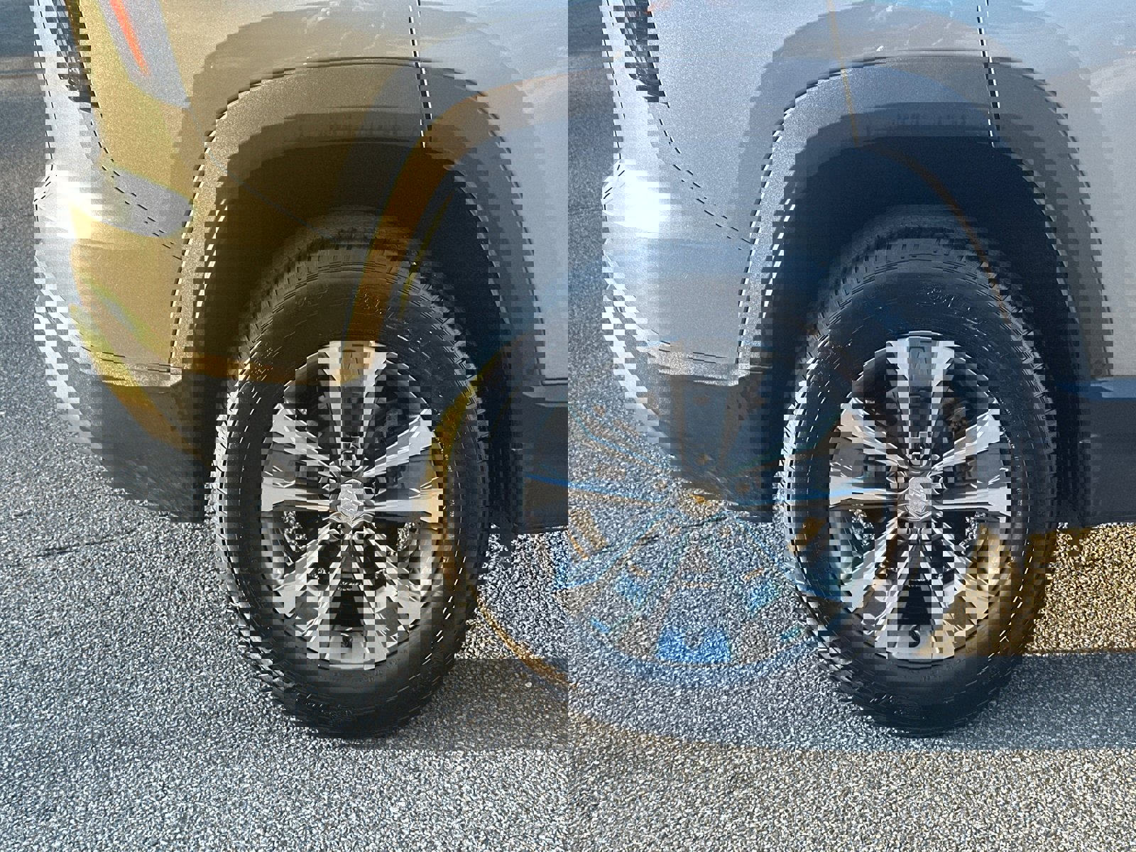 Used 2025 Chevrolet Equinox LT w/ Convenience Package II image 17