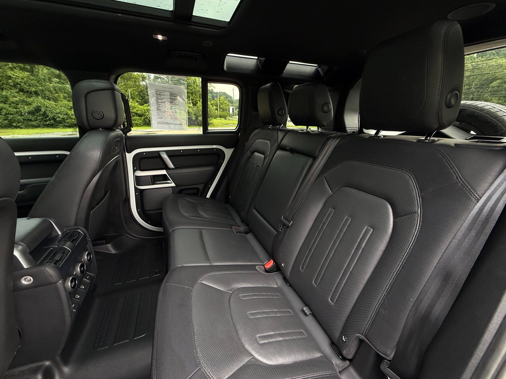 Used 2021 Land Rover Defender 110 X-Dynamic HSE AWD/4WD image 26