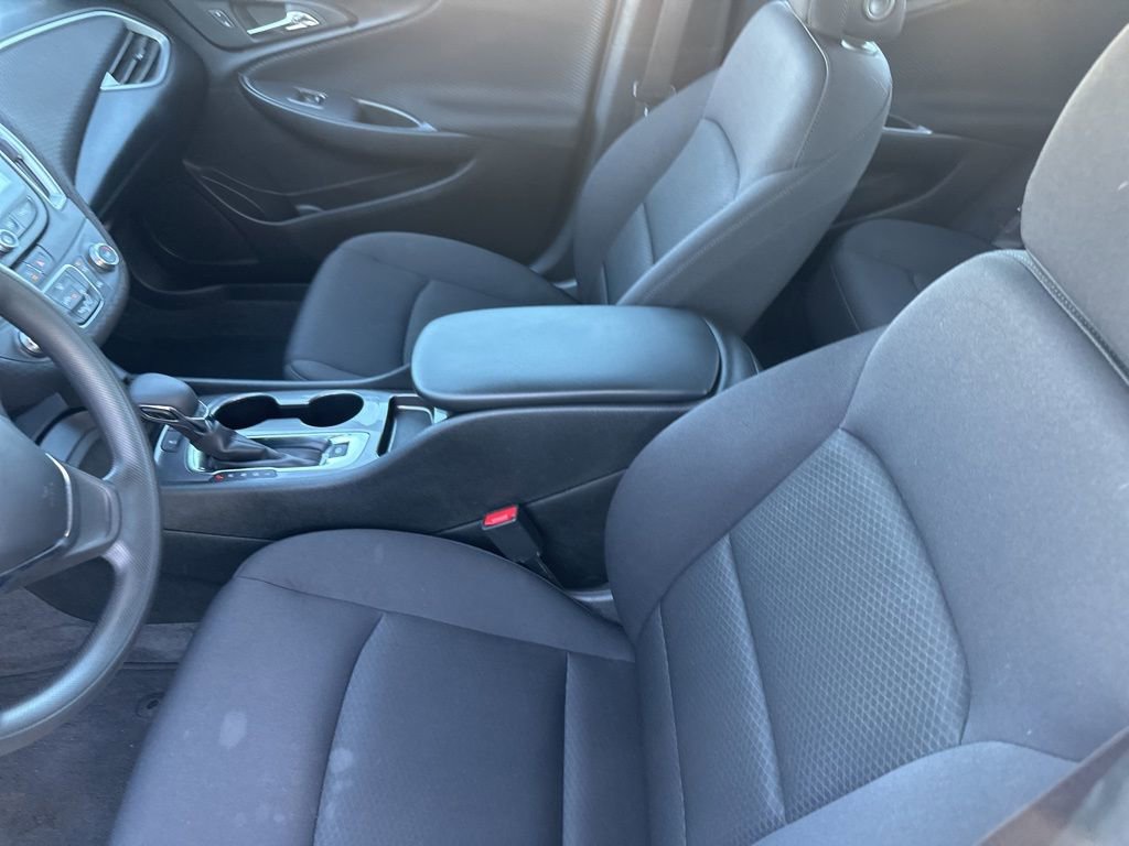 Used 2025 Chevrolet Malibu LS image 2