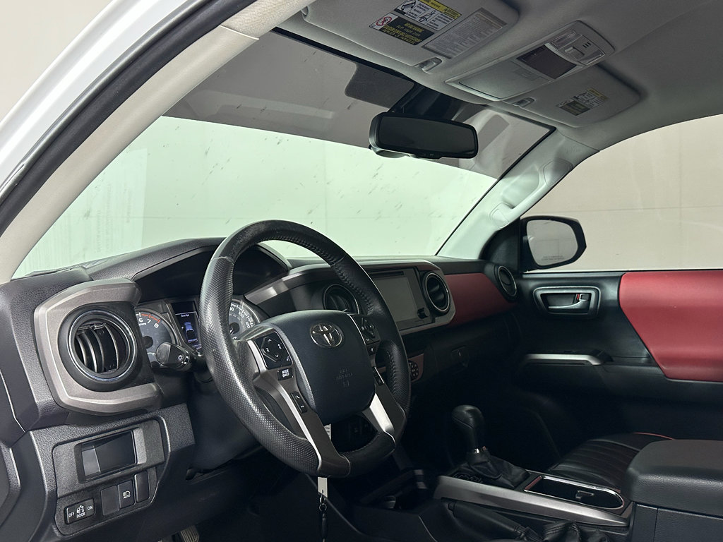 Used 2019 Toyota Tacoma SR5 AWD/4WD image 3
