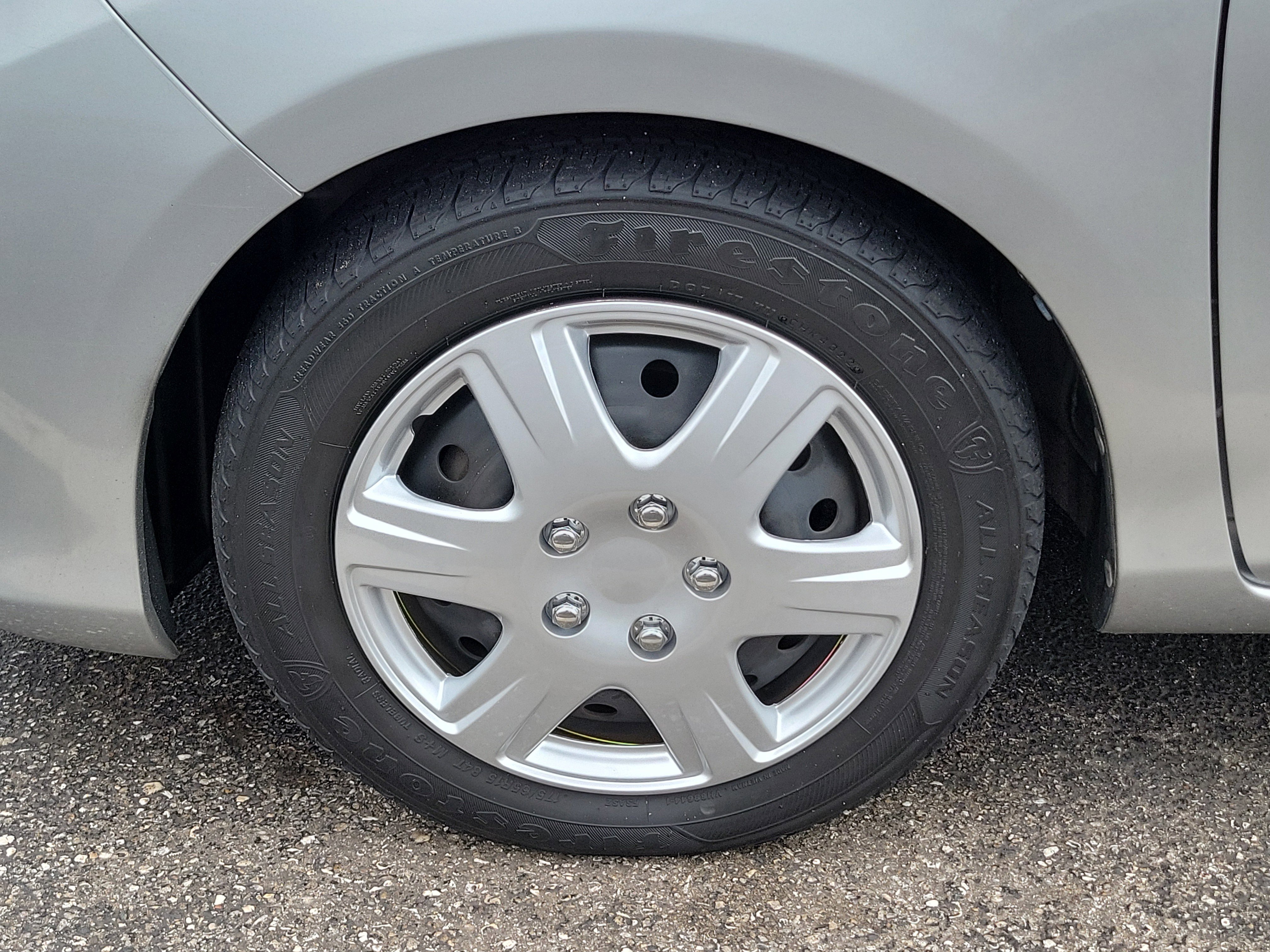 Used 2014 Toyota Yaris LE FWD image 7