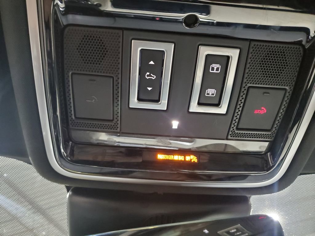 Used 2020 Land Rover Range Rover Velar R-Dynamic S image 37