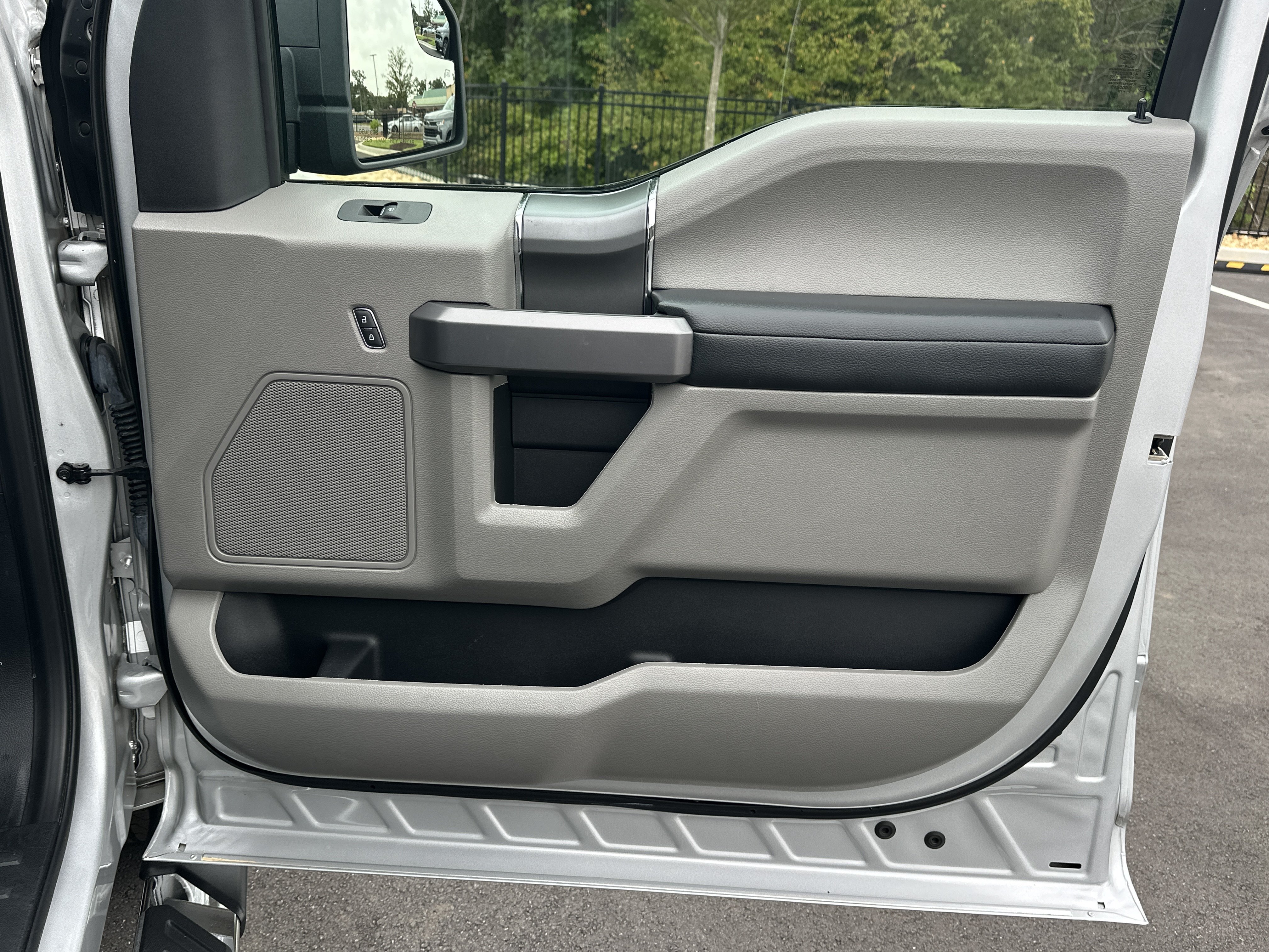 Used 2019 Ford F150 XLT w/ Equipment Group 302A Luxury AWD/4WD image 15