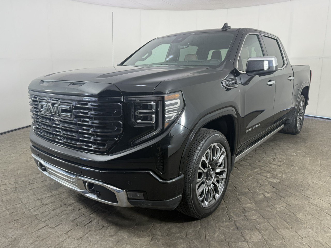 Used 2025 GMC Sierra 1500 Denali Ultimate AWD/4WD image 3