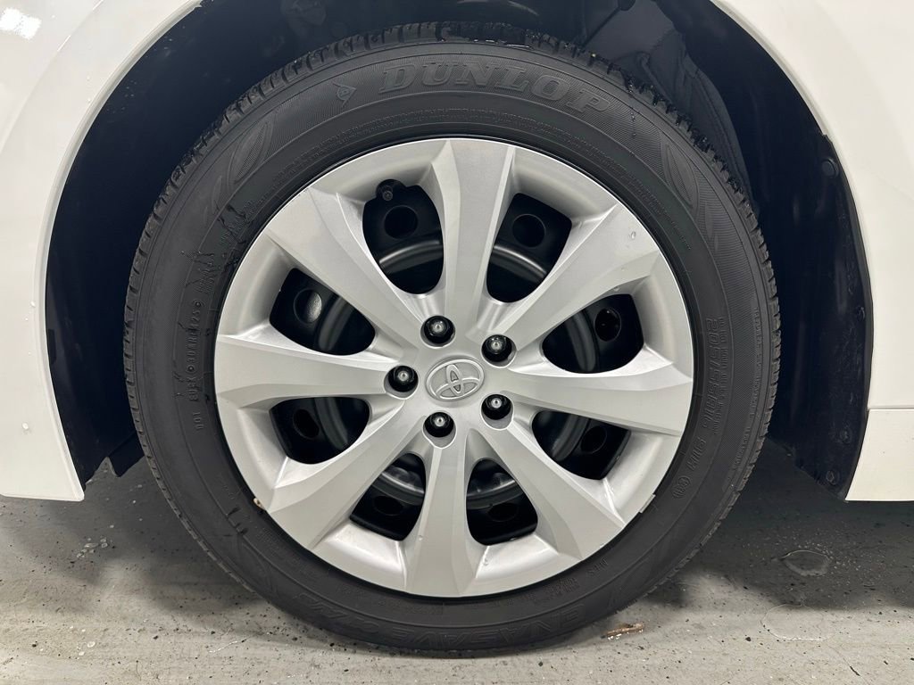 Used 2025 Toyota Corolla LE image 61