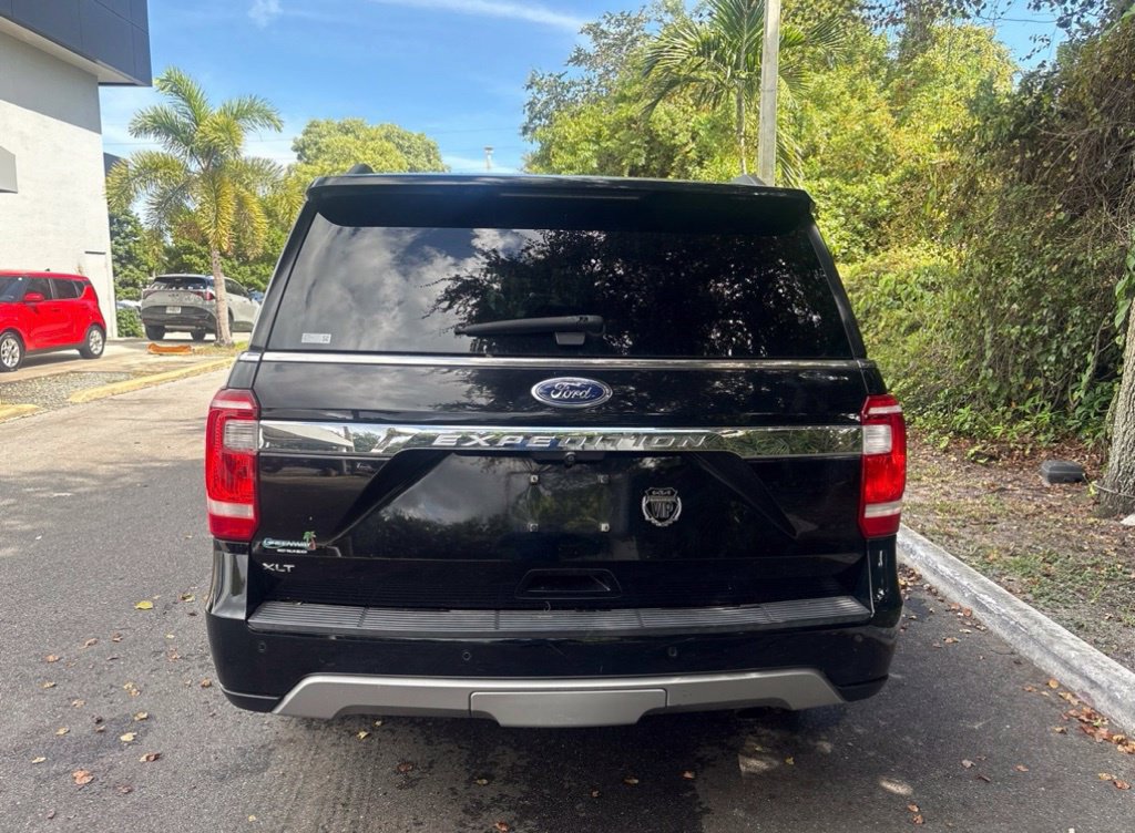 Used 2018 Ford Expedition XLT w/ Equipment Group 202A AWD/4WD image 4