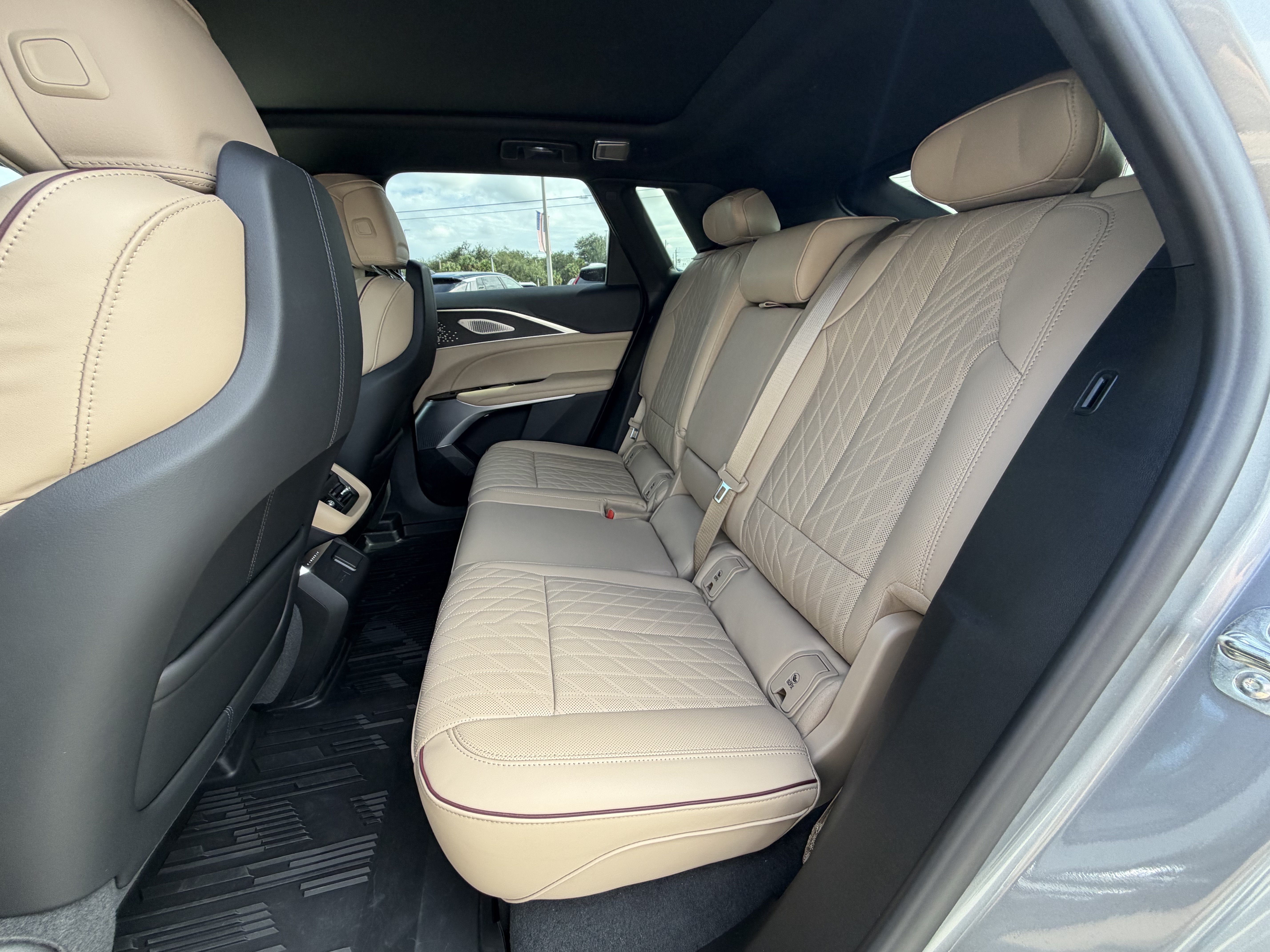 Certified 2026 Cadillac Lyriq Signature Luxury w/ Nappa Leather Package AWD/4WD image 15