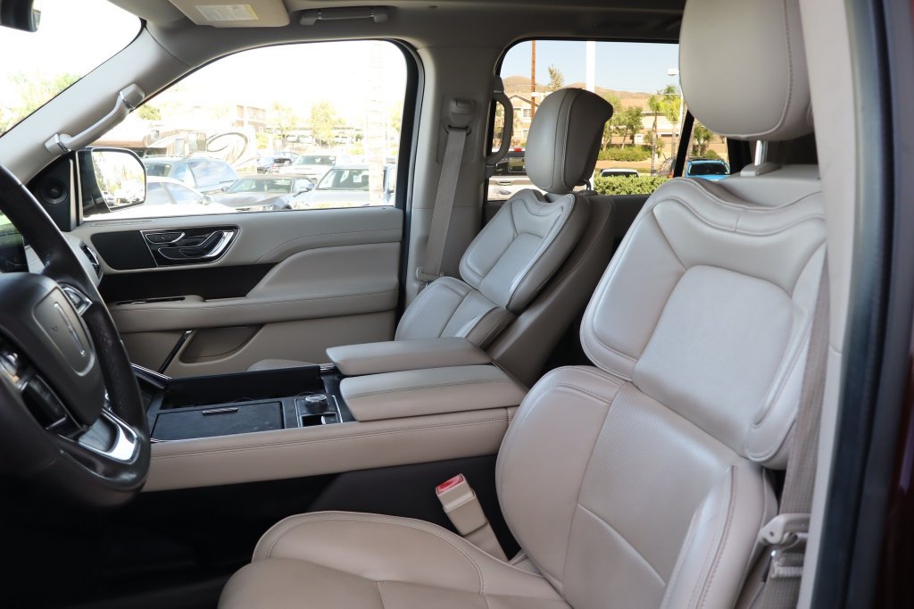 Used 2018 Lincoln Navigator L Select RWD image 18
