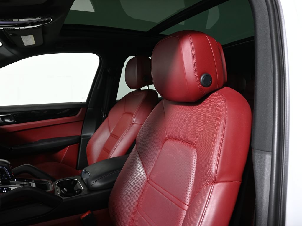 Used 2023 Porsche Cayenne AWD/4WD image 6