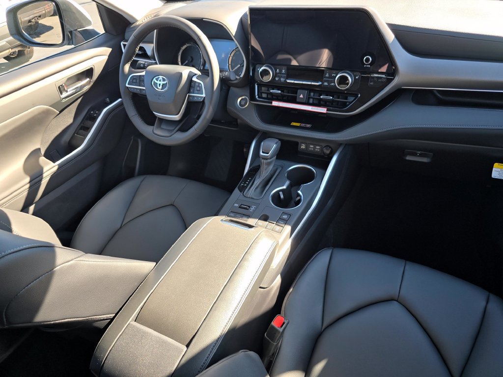 New 2026 Toyota Highlander XLE AWD/4WD image 16