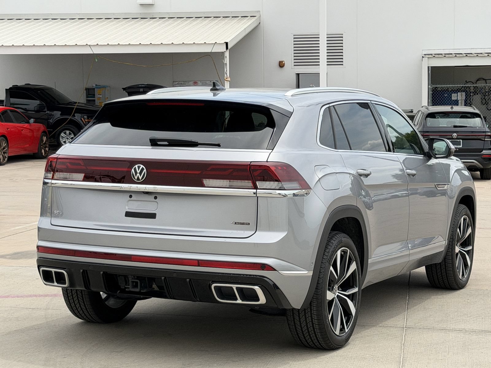 Used 2024 Volkswagen Atlas Cross Sport SEL Premium R-Line AWD/4WD image 4