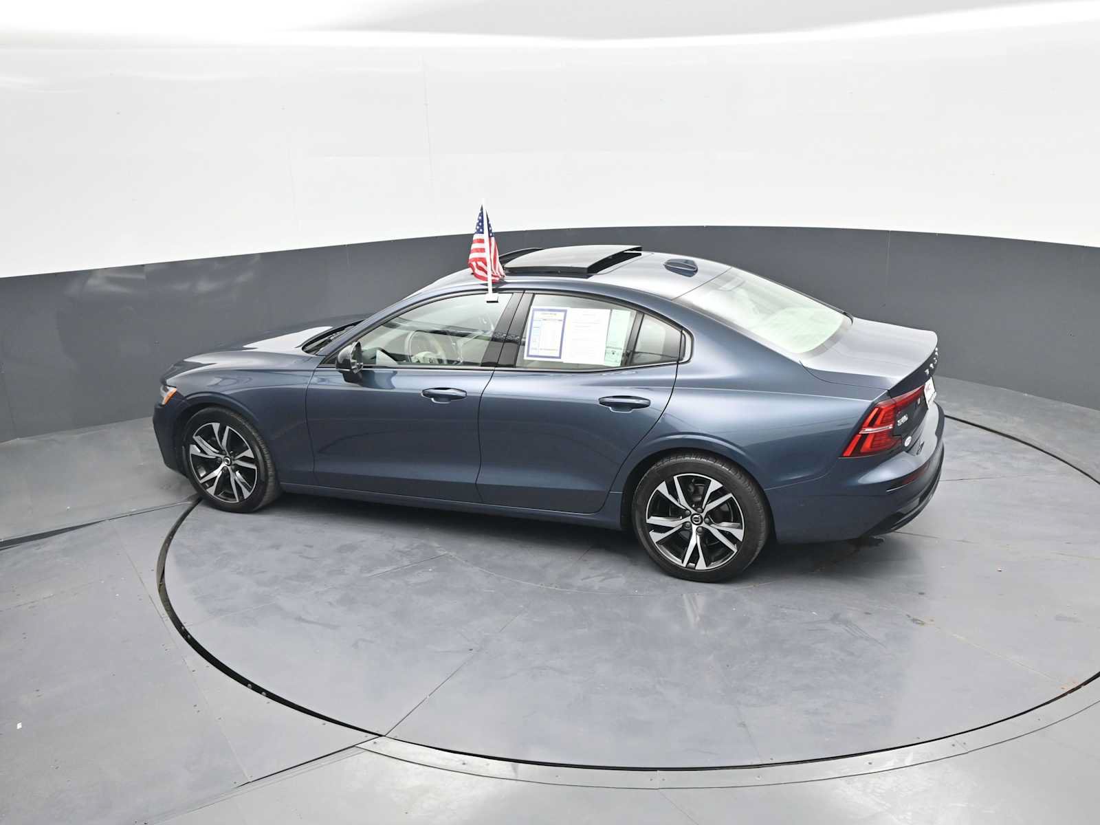 Used 2024 Volvo S60 B5 Plus AWD/4WD image 32