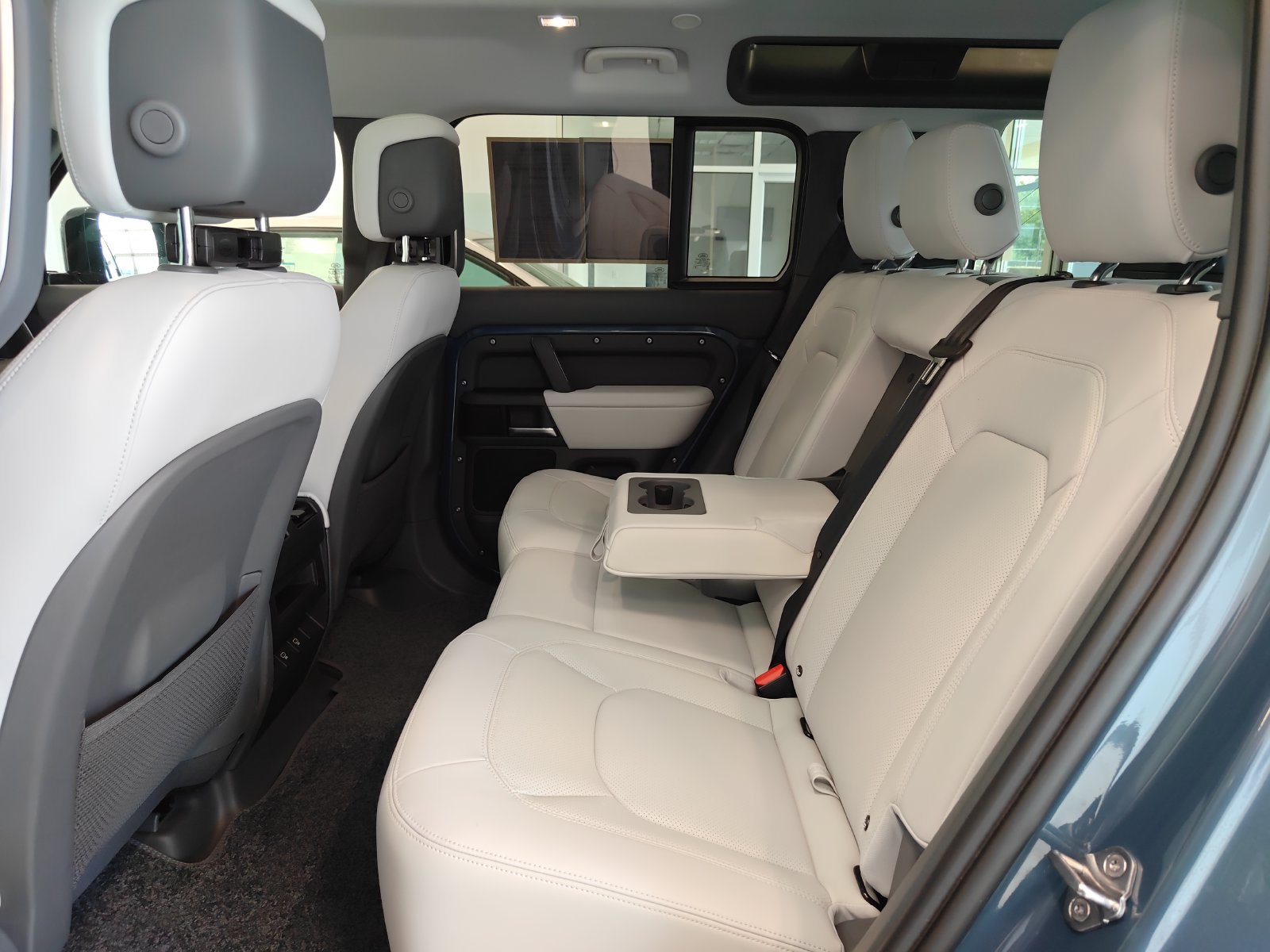Used 2025 Land Rover Defender 110 S AWD/4WD image 12