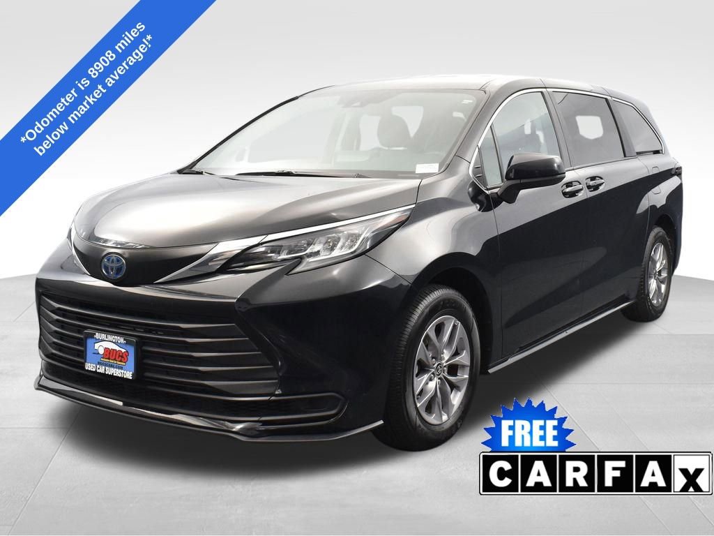 Used 2023 Toyota Sienna LE image 1