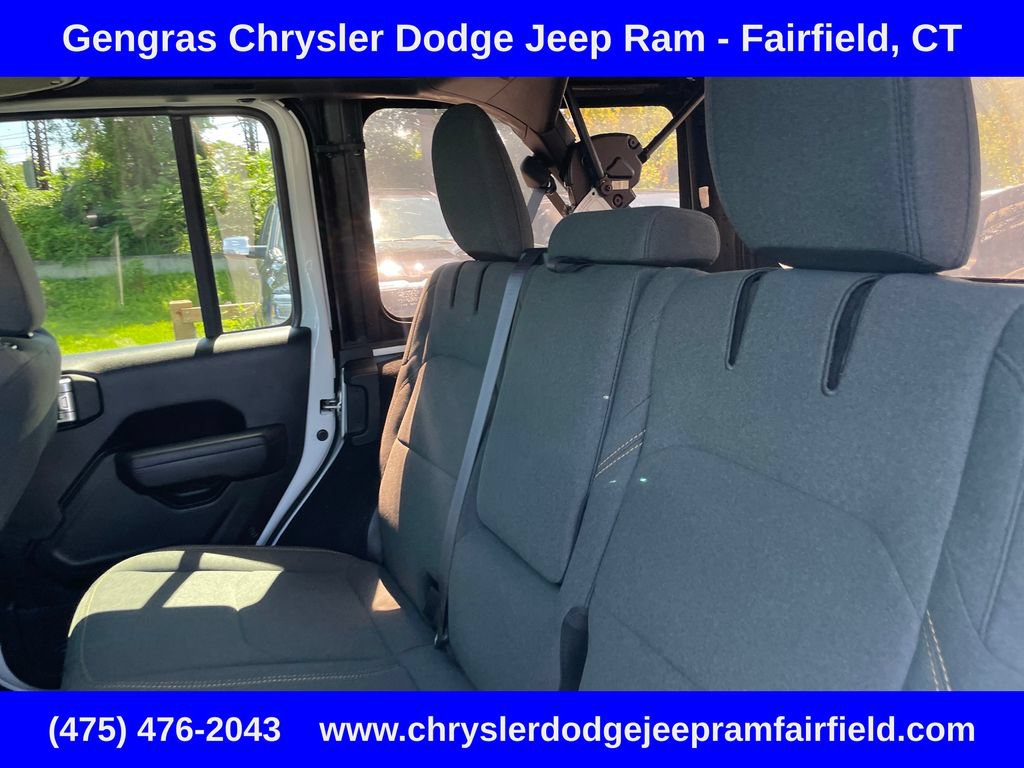 Certified 2024 Jeep Wrangler Unlimited w/ Convenience Group AWD/4WD image 39