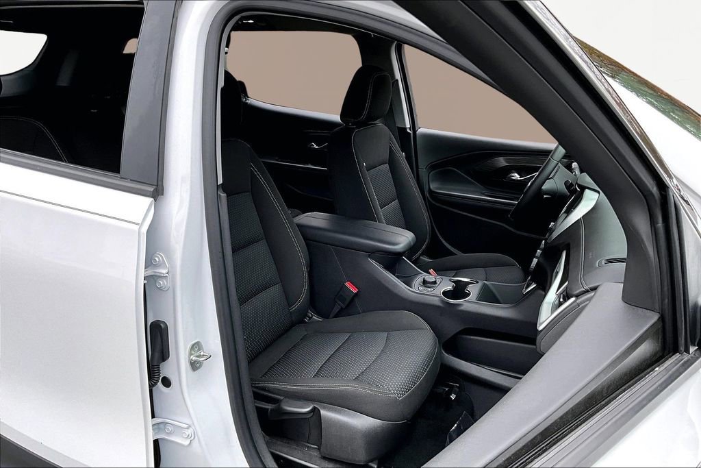 Used 2023 GMC Terrain SLE w/ Driver Convenience Package image 19