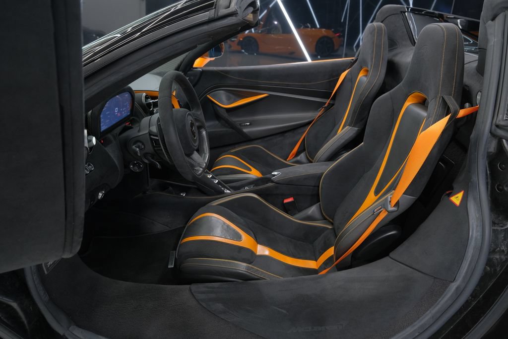Used 2020 McLaren 720S Spider RWD image 15
