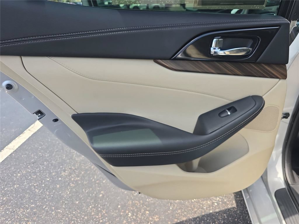 Used 2016 Nissan Maxima Platinum FWD image 12